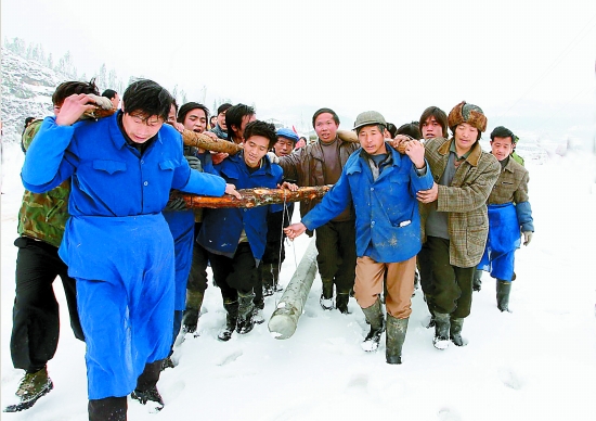 关于2015年两会对国有企业下岗工人历史留问