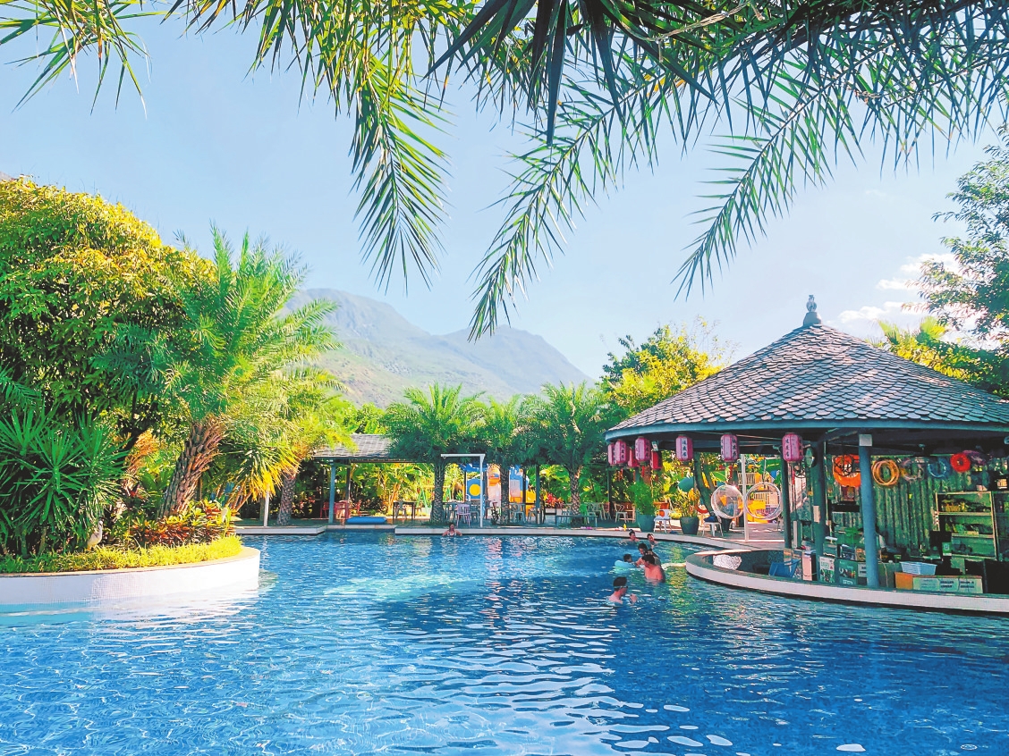 永胜：温泉水暖客长留